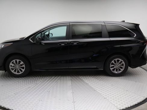 Certified 2025 Toyota Sienna LE image 12
