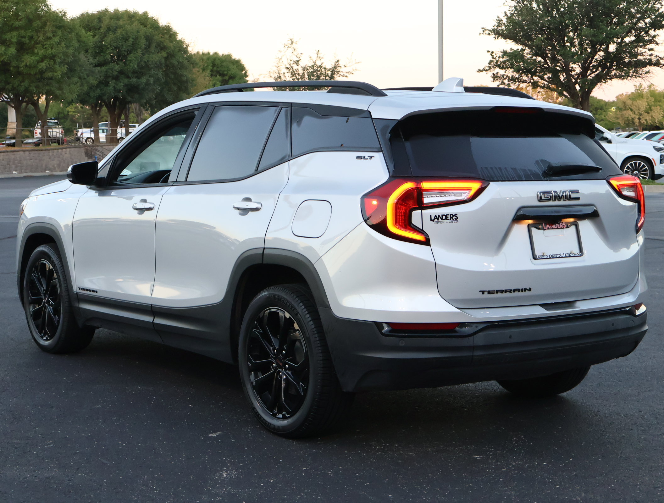 Used 2022 GMC Terrain SLT w/ Infotainment Package II FWD image 7