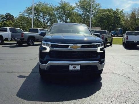 Used 2023 Chevrolet Silverado 1500 LT AWD/4WD image 3