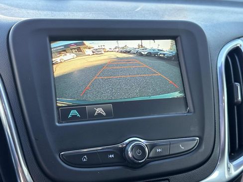 Used 2018 Chevrolet Equinox LS image 27