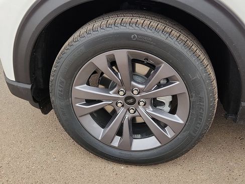 New 2026 Ford Explorer Active w/ Active Comfort Package AWD/4WD image 7