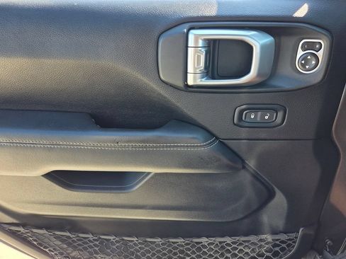 Used 2019 Jeep Wrangler Unlimited Sahara AWD/4WD image 28