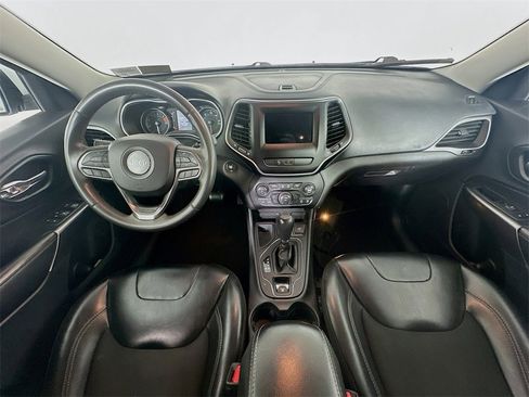 Used 2020 Jeep Cherokee Latitude Plus image 10