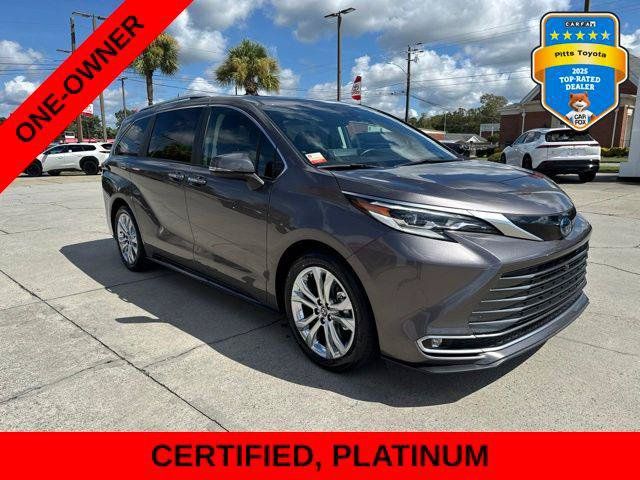 Certified 2023 Toyota Sienna Platinum FWD image 3