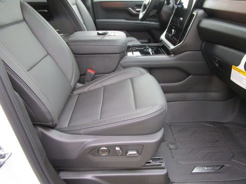 New 2026 GMC Yukon XL Denali w/ Sun & Power Step Package image 29