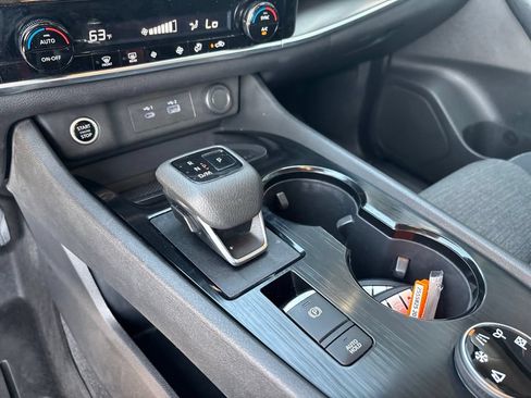 Used 2022 Nissan Rogue SV AWD/4WD image 11
