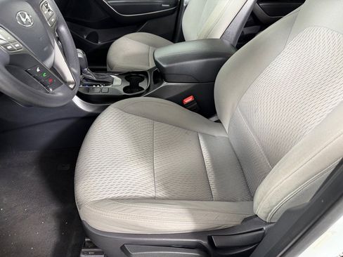 Used 2017 Hyundai Santa Fe Sport image 11