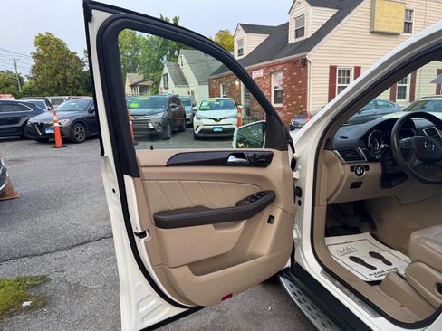 Used 2015 Mercedes-Benz GL 450 4MATIC image 26