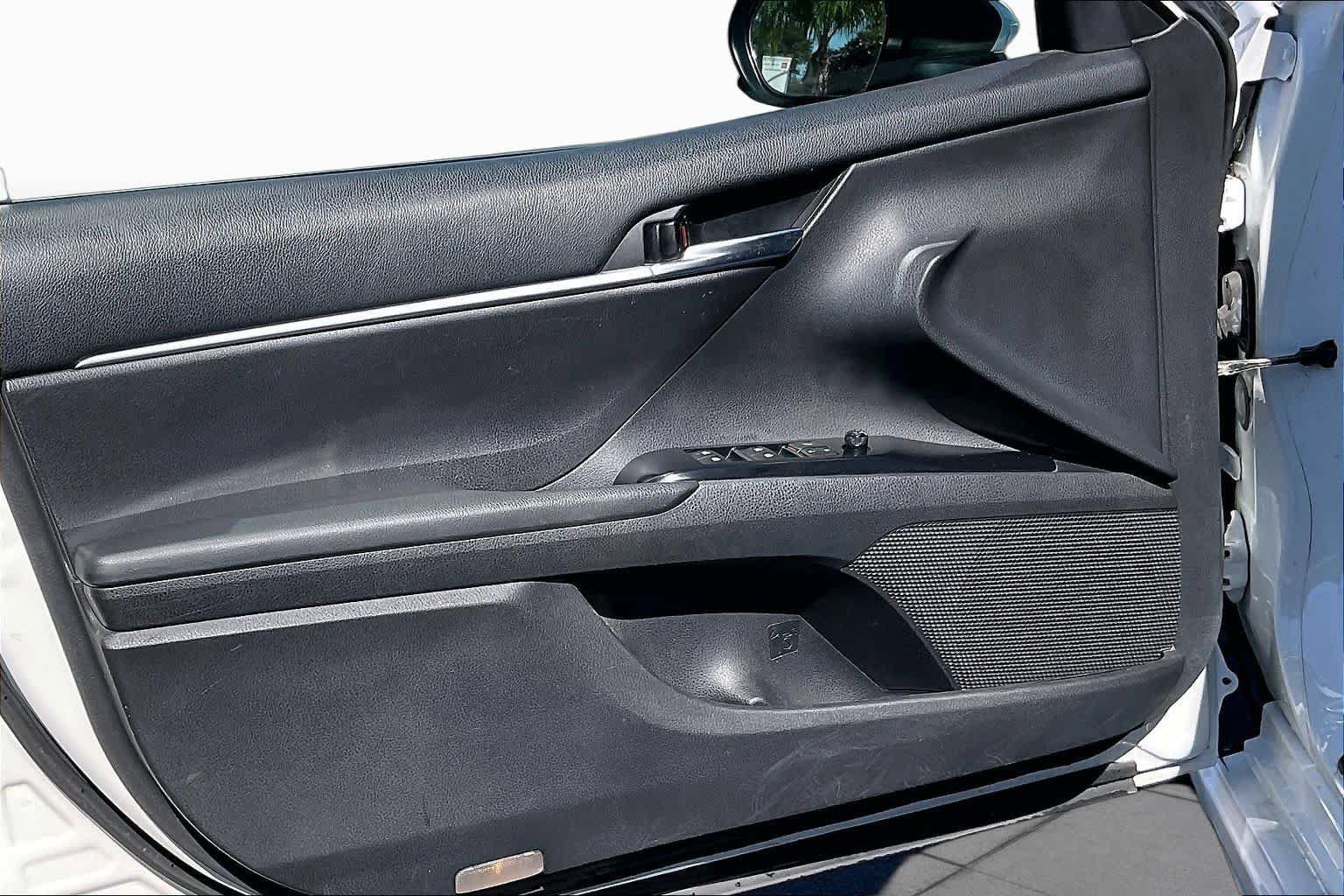 Used 2018 Toyota Camry SE FWD image 20