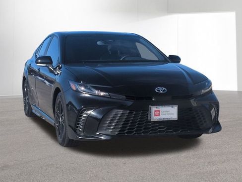 Certified 2025 Toyota Camry SE image 3