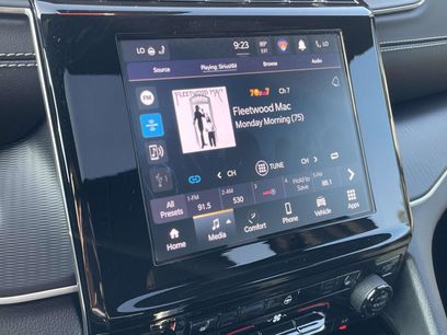 Used 2025 Jeep Grand Cherokee Altitude