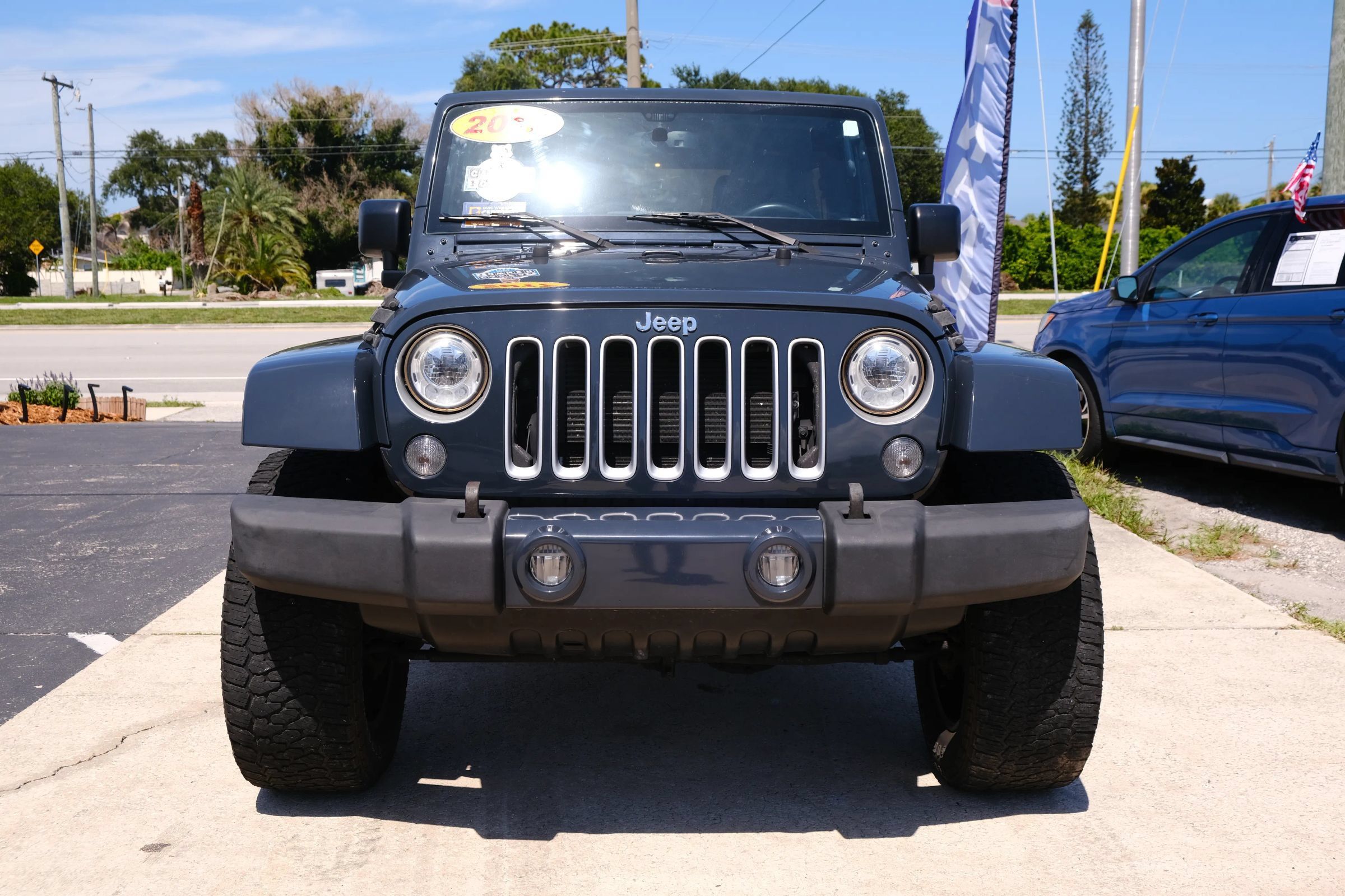 Used 2017 Jeep Wrangler Unlimited Sahara w/ Connectivity Group AWD/4WD image 2