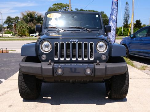 Used 2017 Jeep Wrangler Unlimited Sahara w/ Connectivity Group AWD/4WD image 2
