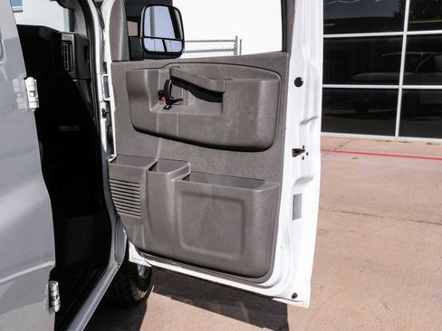 Used 2017 GMC Savana 3500 LS image 30