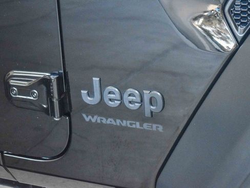Used 2021 Jeep Wrangler Willys image 9