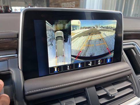 Used 2022 Chevrolet Suburban LT w/ Luxury Package image 39