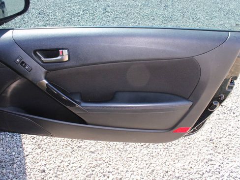 Used 2013 Hyundai Genesis 2.0T RWD image 19