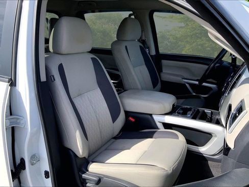 Used 2021 Nissan Titan SV w/ SV Convenience Package image 29