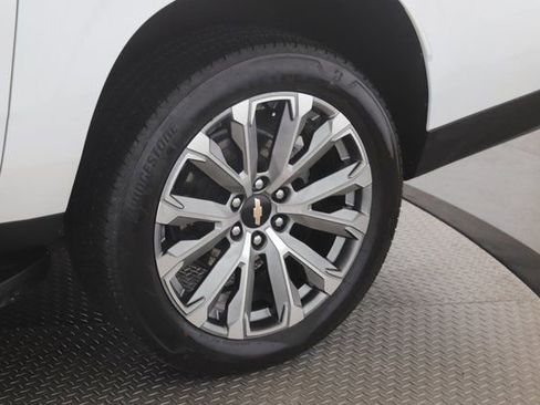 Used 2025 Chevrolet Suburban High Country image 14