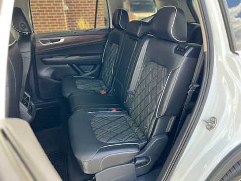 Used 2024 Volkswagen Atlas SEL Premium R-Line AWD/4WD image 27