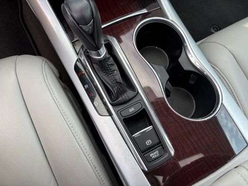 Used 2017 Acura TLX image 18