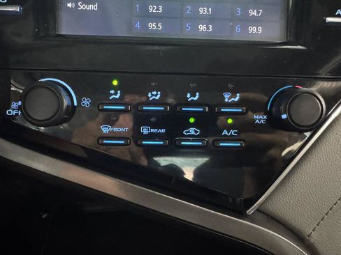 Used 2018 Toyota Camry LE FWD image 27