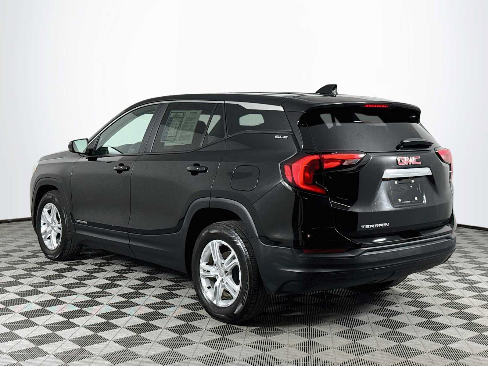 Used 2021 GMC Terrain SLE FWD image 7