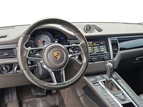 Used 2016 Porsche Macan S image 17