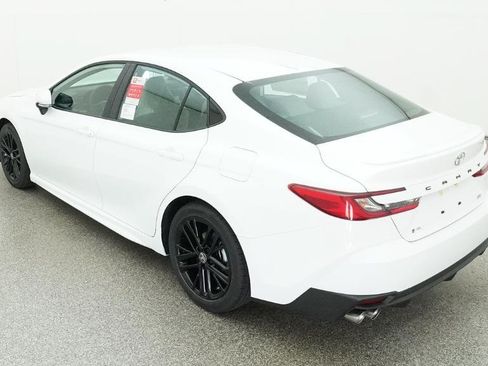 Used 2026 Toyota Camry SE FWD image 40