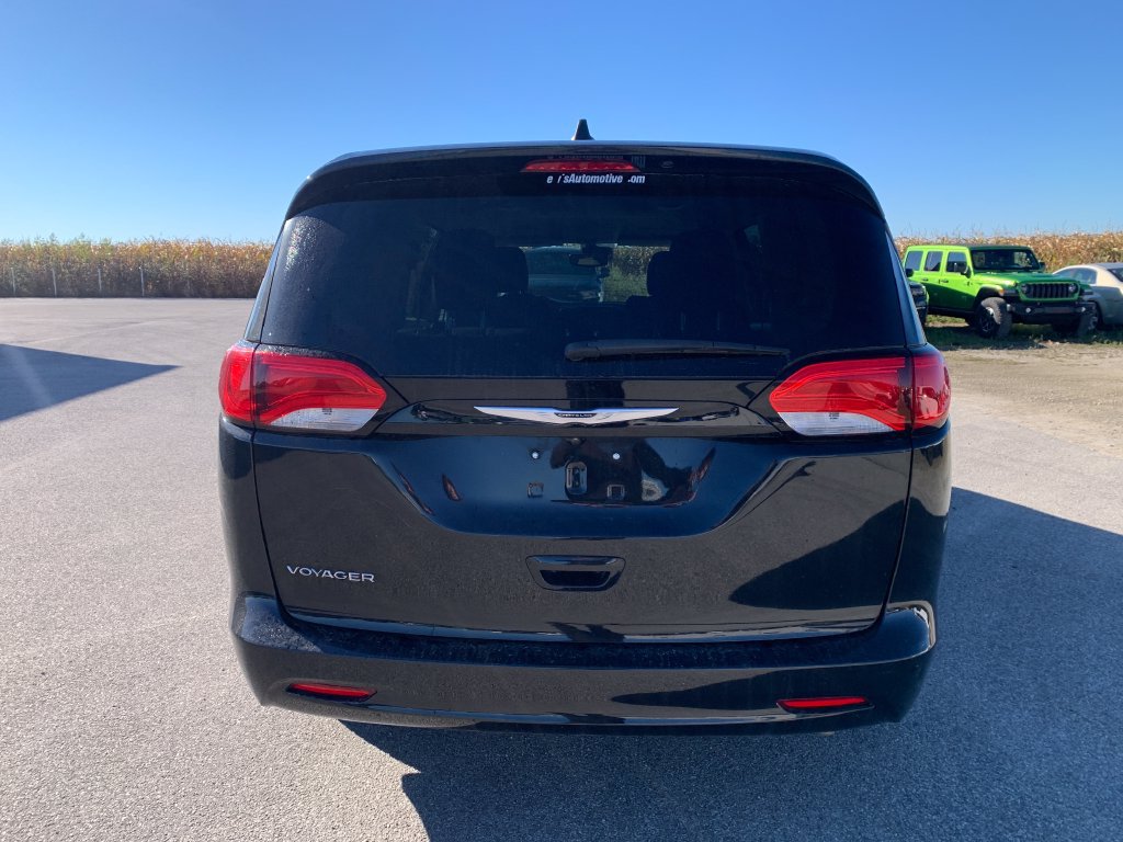Used 2023 Chrysler Voyager LX FWD image 6