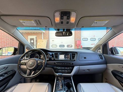 Used 2018 Kia Sedona SX FWD image 26