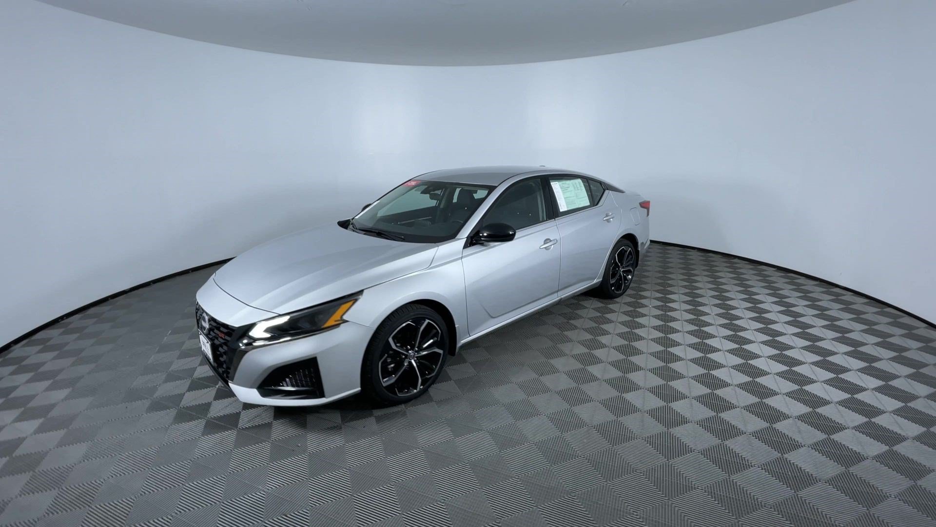Certified 2025 Nissan Altima 2.5 SR AWD/4WD image 4