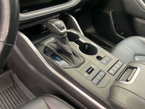 Certified 2022 Toyota Highlander XLE image 21