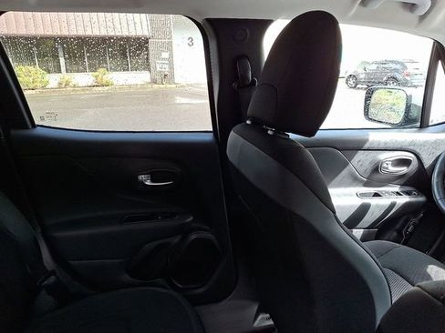 Used 2019 Jeep Renegade Altitude w/ Quick Order Package 2XM image 13