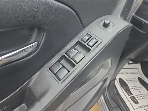 Used 2025 Nissan Frontier SV AWD/4WD image 12