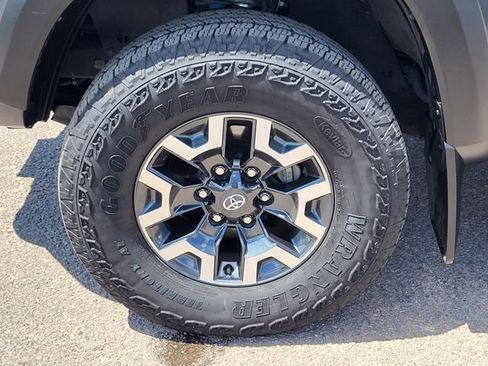 Used 2023 Toyota Tacoma TRD Off-Road w/ Technology Package AWD/4WD image 9