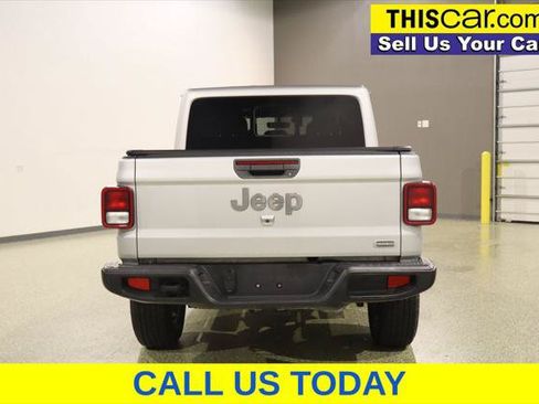 Used 2023 Jeep Gladiator Overland AWD/4WD image 8