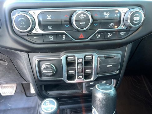 Used 2021 Jeep Wrangler Unlimited Sahara image 20