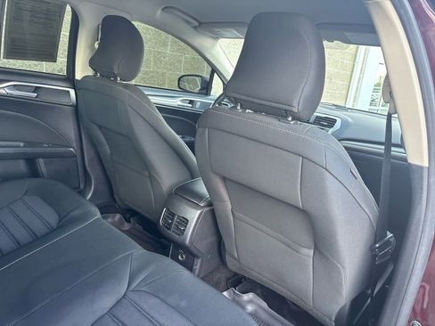 Used 2018 Ford Fusion SE w/ Fusion SE Technology Package image 27