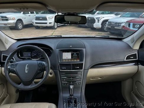 Used 2019 Lincoln MKT AWD image 25
