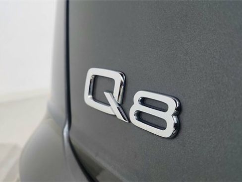 Used 2023 Audi Q8 Prestige w/ Prestige Package image 18