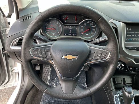 Used 2017 Chevrolet Cruze LT w/ Convenience Package FWD image 17