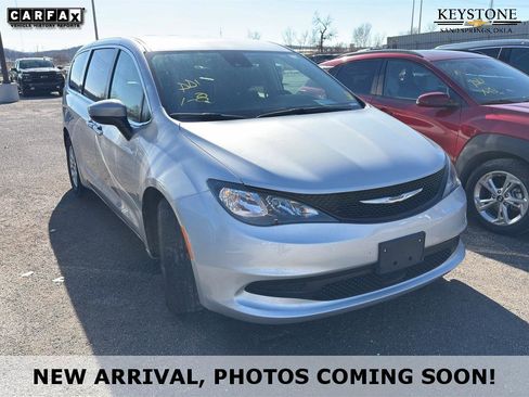 Used 2023 Chrysler Voyager LX image 1