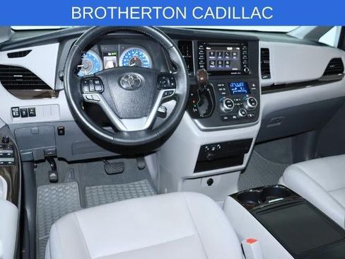 Used 2020 Toyota Sienna XLE w/ XLE Navigation Package FWD image 29