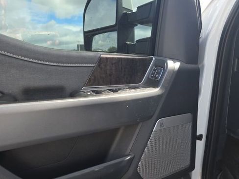 Used 2023 Ford F250 Lariat w/ Sport Appearance Package image 11