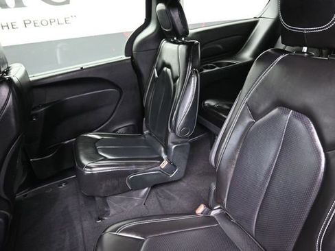 Used 2023 Chrysler Pacifica Touring-L w/ S Appearance Package FWD image 20