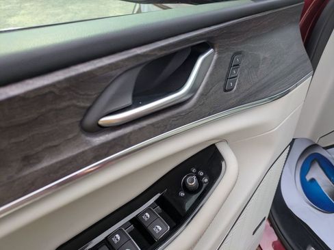 Used 2023 Jeep Grand Cherokee Overland image 12