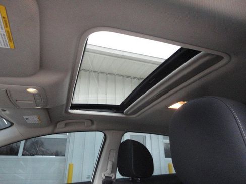 Used 2019 Nissan Sentra SV w/ Special Edition Package image 9