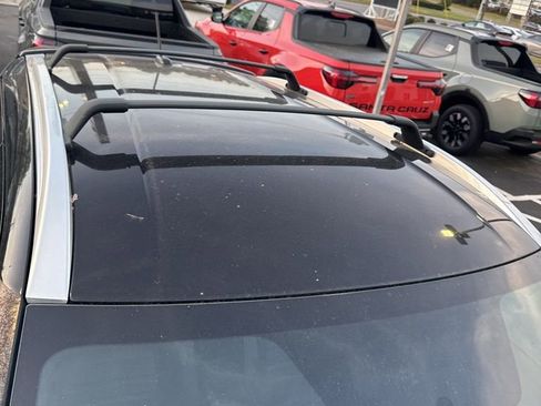 Used 2019 Nissan Kicks SR w/ SR Premium Package image 9