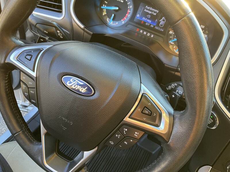 Used 2017 Ford Edge SEL AWD/4WD image 25